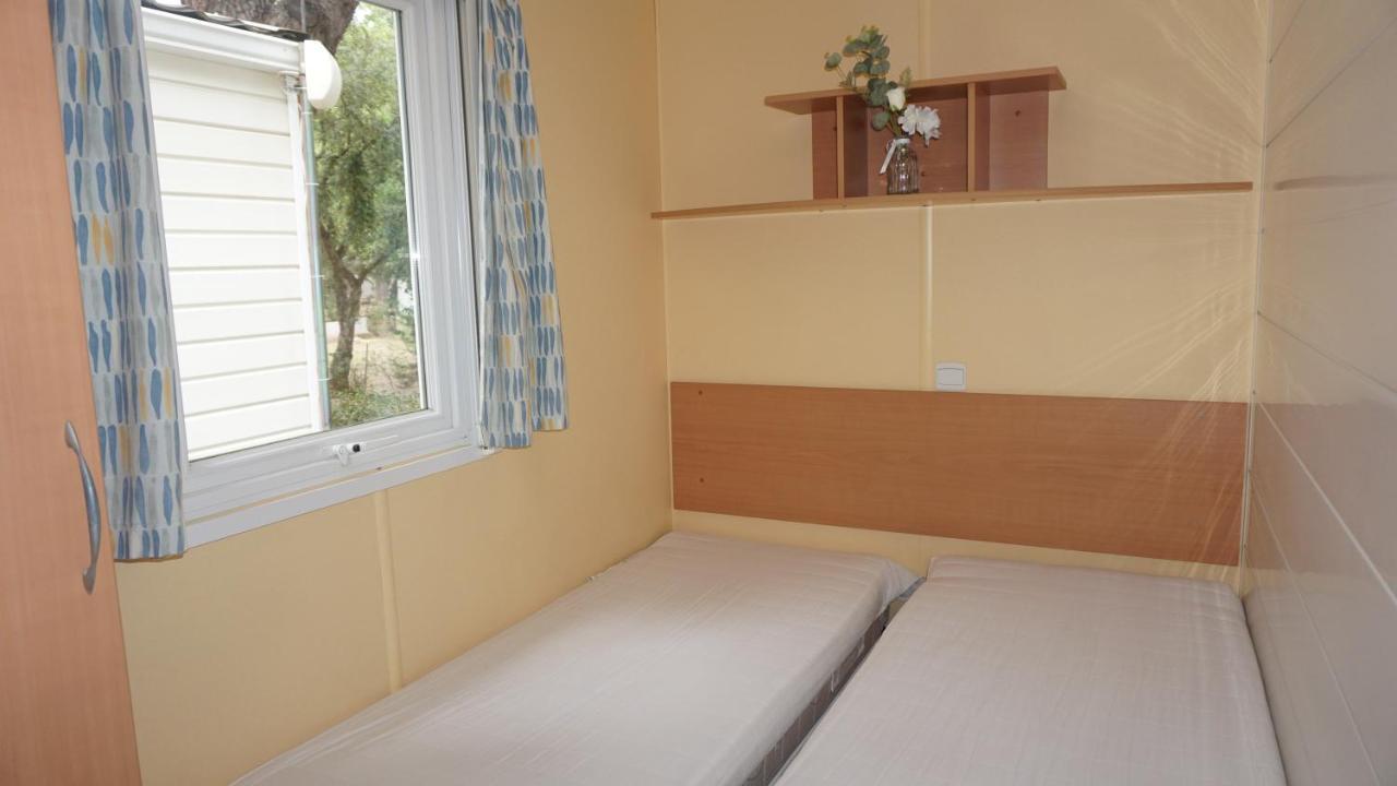 Chalets Met Buitenkeuken Op Camping Lei Suves - Joycasa Roquebrune-sur-Argens Exterior photo