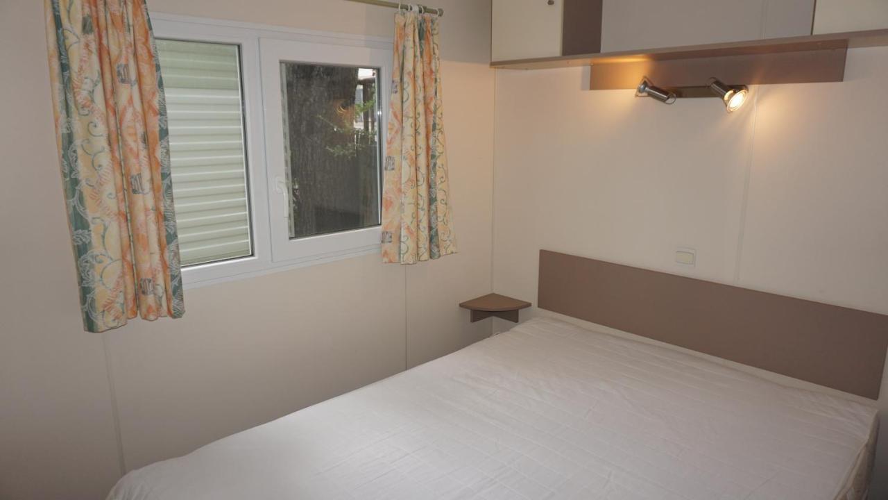 Chalets Met Buitenkeuken Op Camping Lei Suves - Joycasa Roquebrune-sur-Argens Exterior photo