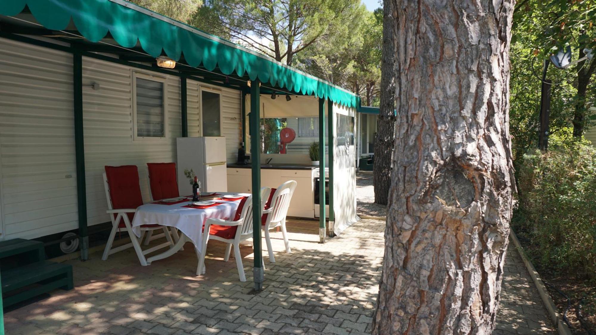 Chalets Met Buitenkeuken Op Camping Lei Suves - Joycasa Roquebrune-sur-Argens Exterior photo